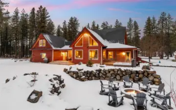 Experience the distinctive charm and beauty of Cle Elum throughout every season.