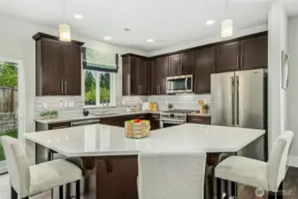 Modern kitchen with integrated eat-in