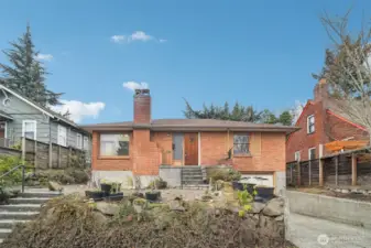 Would have great curb appeal with just a little bit of elbow grease.