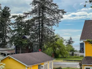 A short walk to the bay.