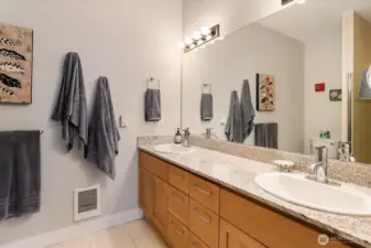 Primary en-suite bath.