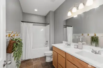 Guest Bathroom upstairs