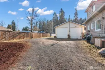 Wide pull-through driveway with alley access