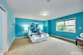 Large primary bedroom.