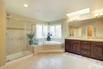 Primary bath with dual vanity and soaking tub