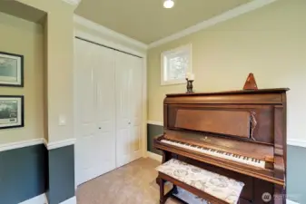 Den could be a bedroom