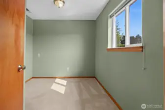 Bonus area #2 perfect for office/den or hobby area