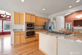 Large kitchen with 5 burner range
