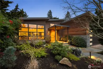 Sideways view, in this photo you can see the 2-car garage to the right.