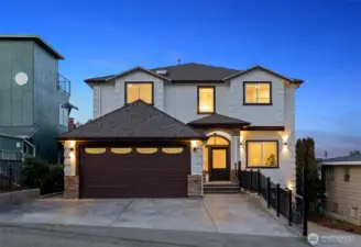 7908 S Lakeridge Dr awaits one lucky Buyer.  Inquire if you are looking for the very best Jumbo Rates.