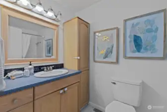 A bright and functional full bathroom, conveniently located near the secondary bedrooms.