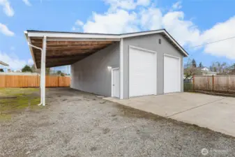 Detached Garage/Carport