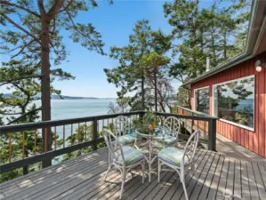 The two stories of decks provide multiple viewing points -- east, south, west.  And you're in the trees with the eagles.