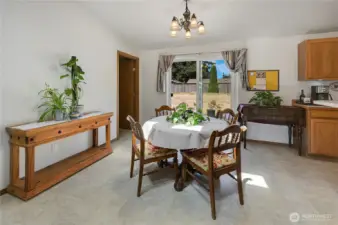 A closer look at the dining area. The door to the left leads to the utility room.