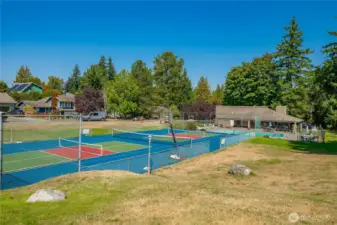 Community center with Pickleball, Racquetball, Swimming pool, Sauna, Hot tub, and Exercise/Sports center.