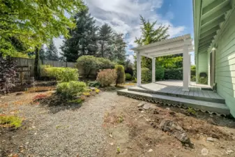 Two large side yard areas