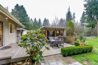 The deck easily transitions to the yard.