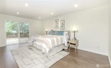 lBig King sized bedroom with plenty of space!