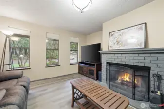 Roman shades grace the front windows here, as well.