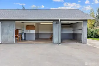Detached Garage/Shop