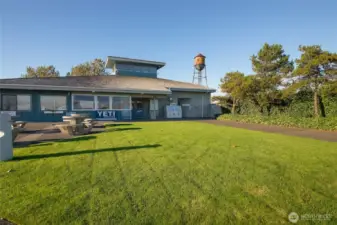 Marina office, shop and coffee house