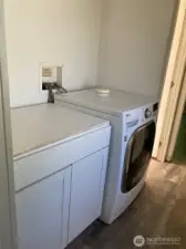 Washer / dryer in hall