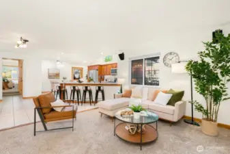 Breakfast bar at the kitchen counter.