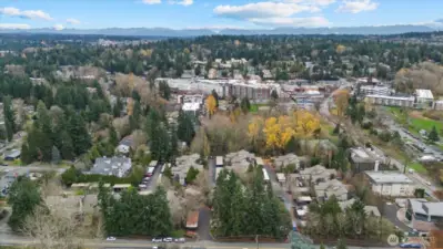 Close to shops, Bristros and restaraunts.