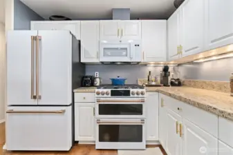 The kitchen features updated appliances, including a gas cooktop and electric oven, perfect for cooking and baking with precision and ease.