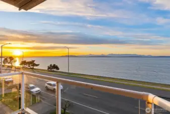 Welcome to 1550 Alki Ave SW – The Waterside, where everyday living feels like a retreat. From your private view deck, take in breathtaking sunsets that paint the sky and water in ever-changing colors. With no telephone wires or utility poles in sight, the expansive 180-degree views remain completely unobstructed—just pure horizon, open sky, and the calming beauty of the waterfront.