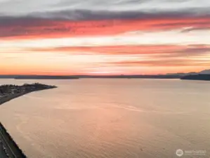 Alki Beach is just down the street, providing the perfect place to relax, enjoy the outdoors, and connect with nature.
