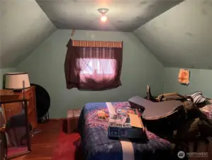 Upstairs Bedroom 1