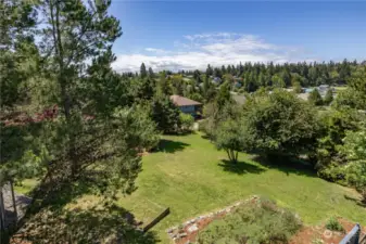 What an opportunity to have so much yard, with so much privacy and quiet, that is so close to Port Townsend's restaurants and shops!