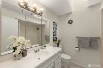 Full bath at top of stairs