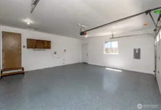 2 Car Garage with W/D Hookups