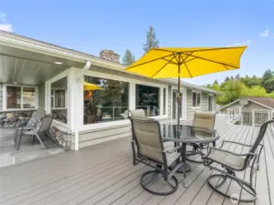 Spacious Back Deck