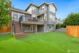 The gate from the fence on the right leads down to the alley - there you'll find the detached garage.