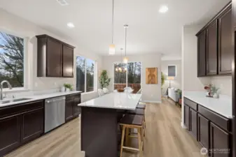 Photographs are for illustrative purposes only. Features, finishes, interior/exterior colors, landscaping and floorplan shown may vary from actual homes built