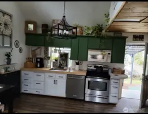 Kitchen W New Appliances