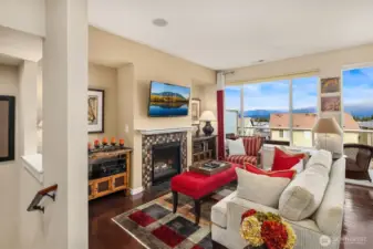 Great indoor-outdoor flow to the balcony for parties.