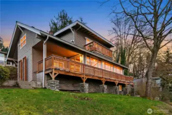 4-bedroom, 3.5-bath vintage home, perfectly perched above Holmes Point Drive on a .36-acre lot—just one house from the lake. Originally built in 1923 and carefully updated over the years
