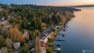 Located just a few blocks from Denny Park, the community boat launch, and surrounded by over 600 acres of protected forests and trails, this is an outdoor enthusiast’s paradise.