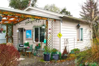 -- private outdoor covered garden area, so ----