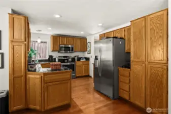 Another view of just how much storage this kitchen has.