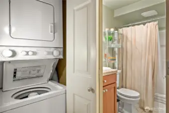 Laundry closet / Bathroom