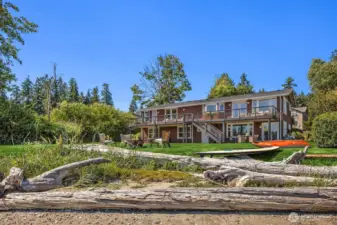 No bank, sandy beach, easiest of water access.