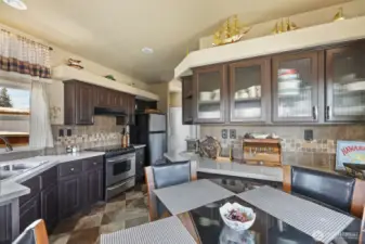 Dining area off kitchen