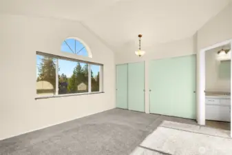 Large wall closet w/plenty of windows.