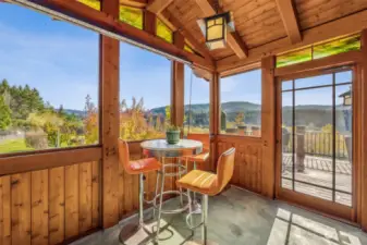 Breakfast nook just off the kitchen that leads to the back deck, overlooks the fenced in back yard area. Stained glass adds a touch of mountain charm!