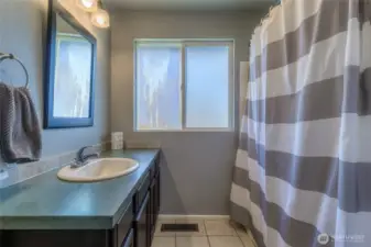 Main level bath